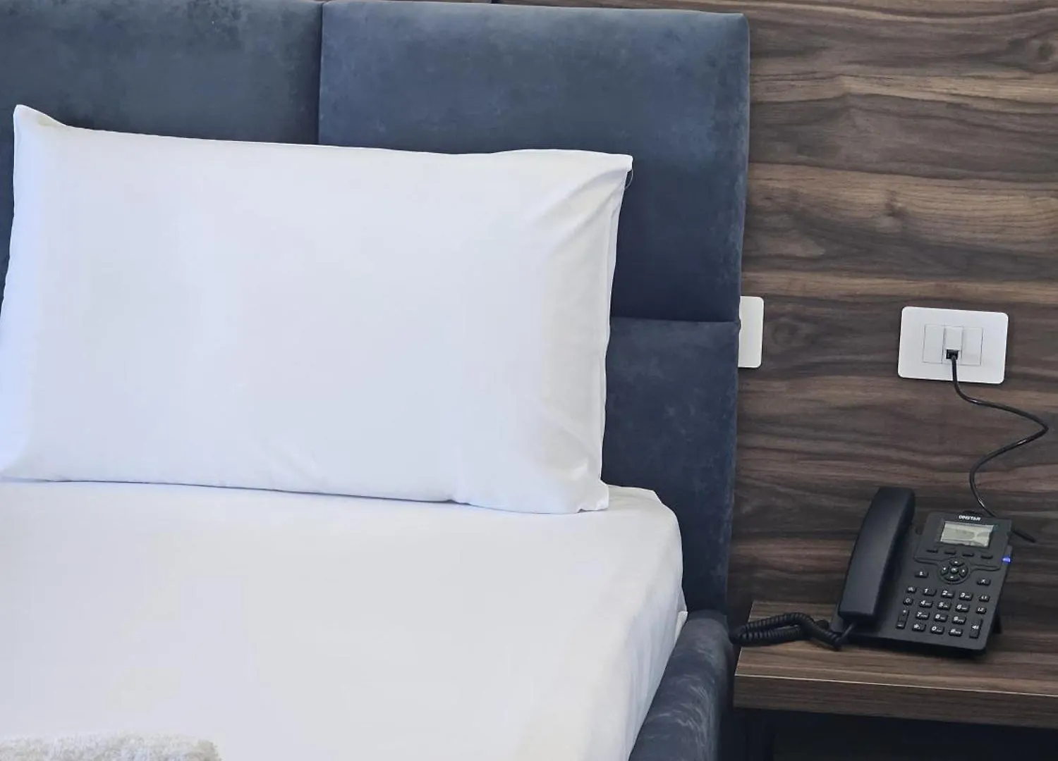 Hotel Agron Tirana 0*,